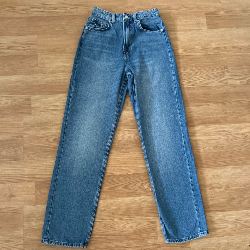 H&M 90s Straight Ultra High Waist Jean
